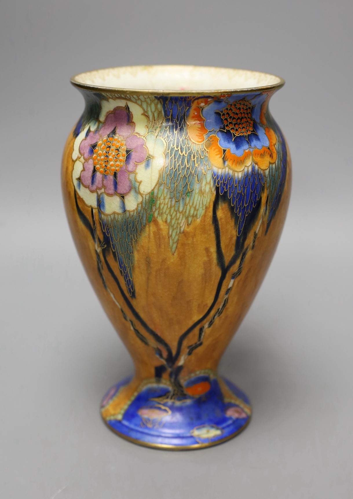 A Carltonware Rosetta 3505 pattern vase, 20cm